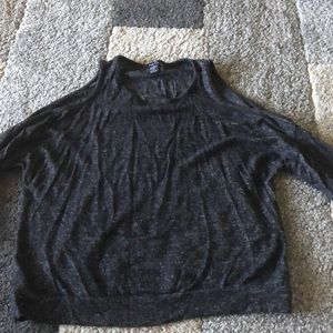 Long sleeve dark grey with cut in shoulders